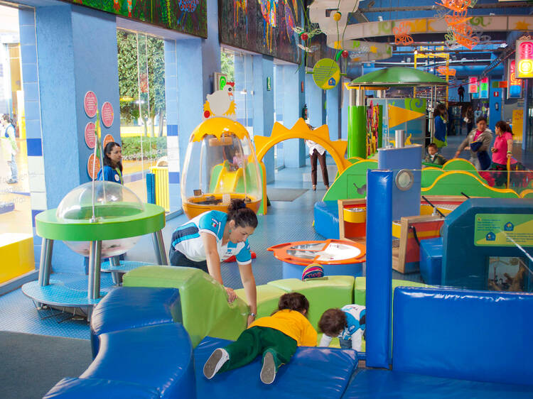 Niños jugando en el Papalote Museo del Niño  