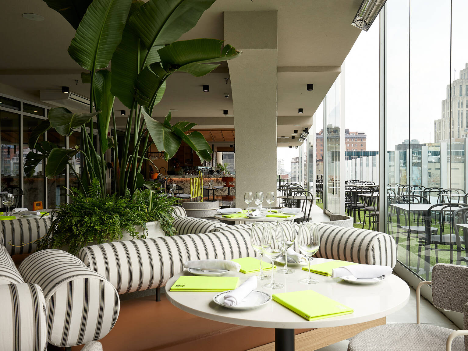 21 Best Rooftop Bars in Montreal To Check Out For Booze with Views