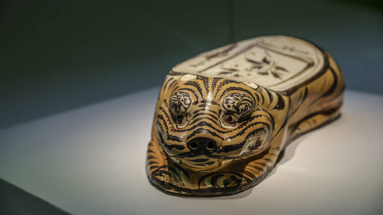 Tiger-shaped pillow painted in black and yellow on white ground. Cizhou type, Shanxi, Jin dynasty (1115 – 1234) 