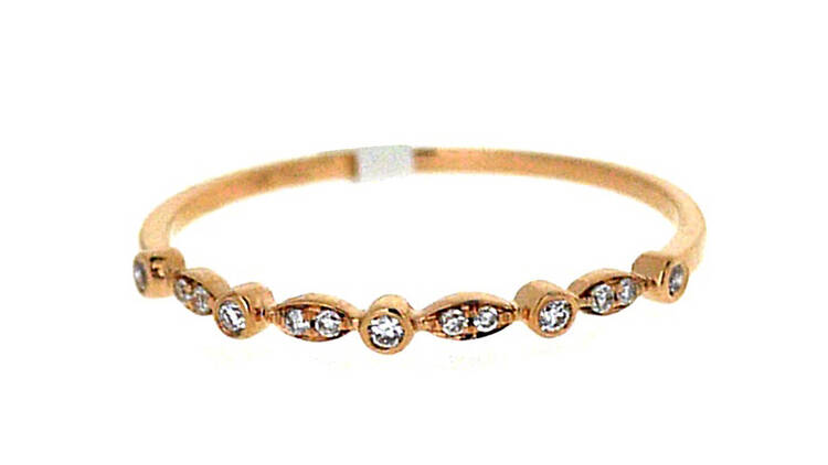 Akima Jewellery’s 18K gold diamond ring 