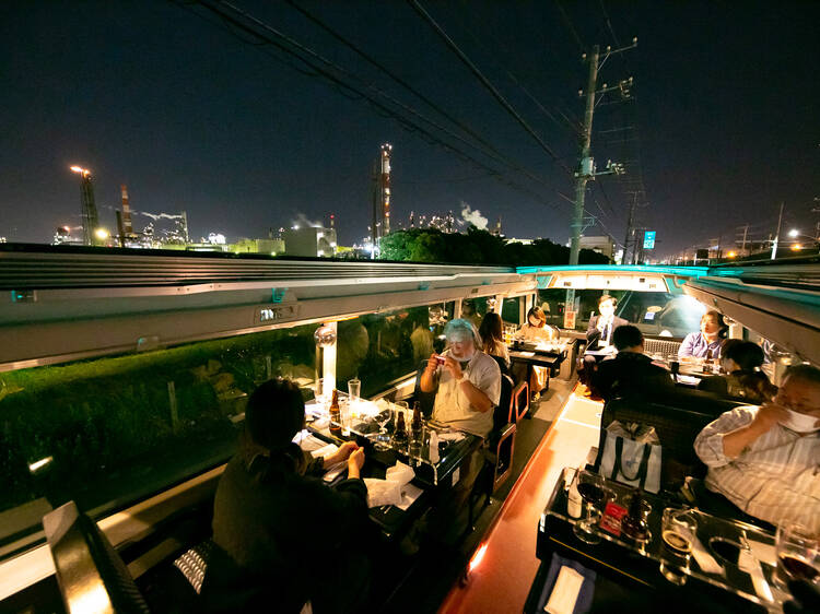 一夜限りのレストランバス「川崎工場夜景と川崎夜市を楽しむ夜」が運行決定