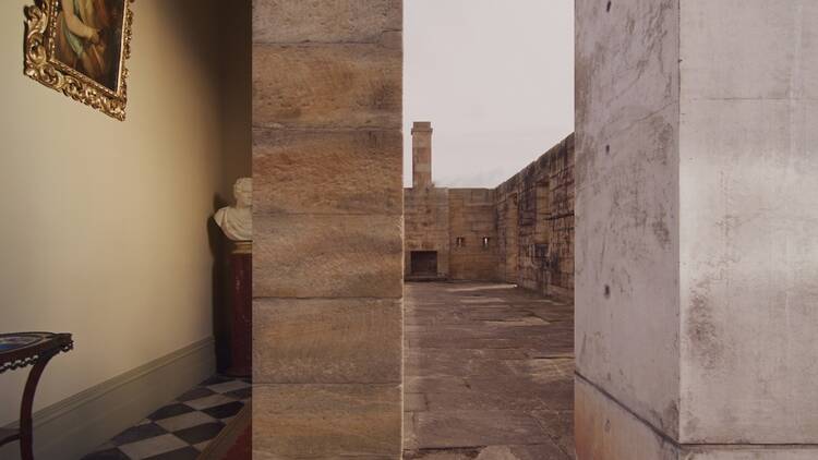 An image juxtaposing old and new architecture