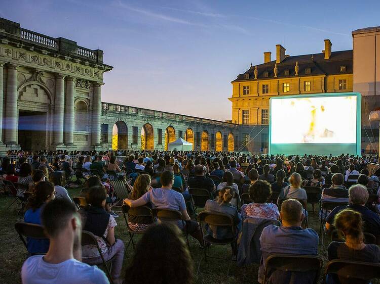 Un cinéma en plein air s’installe dans la cour d’honneur du château de Vincennes