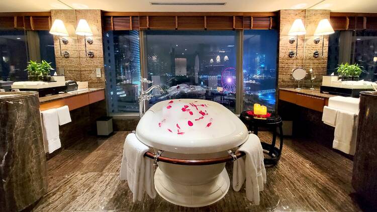 Mandarin Oriental's Harbour View Suite bathroom