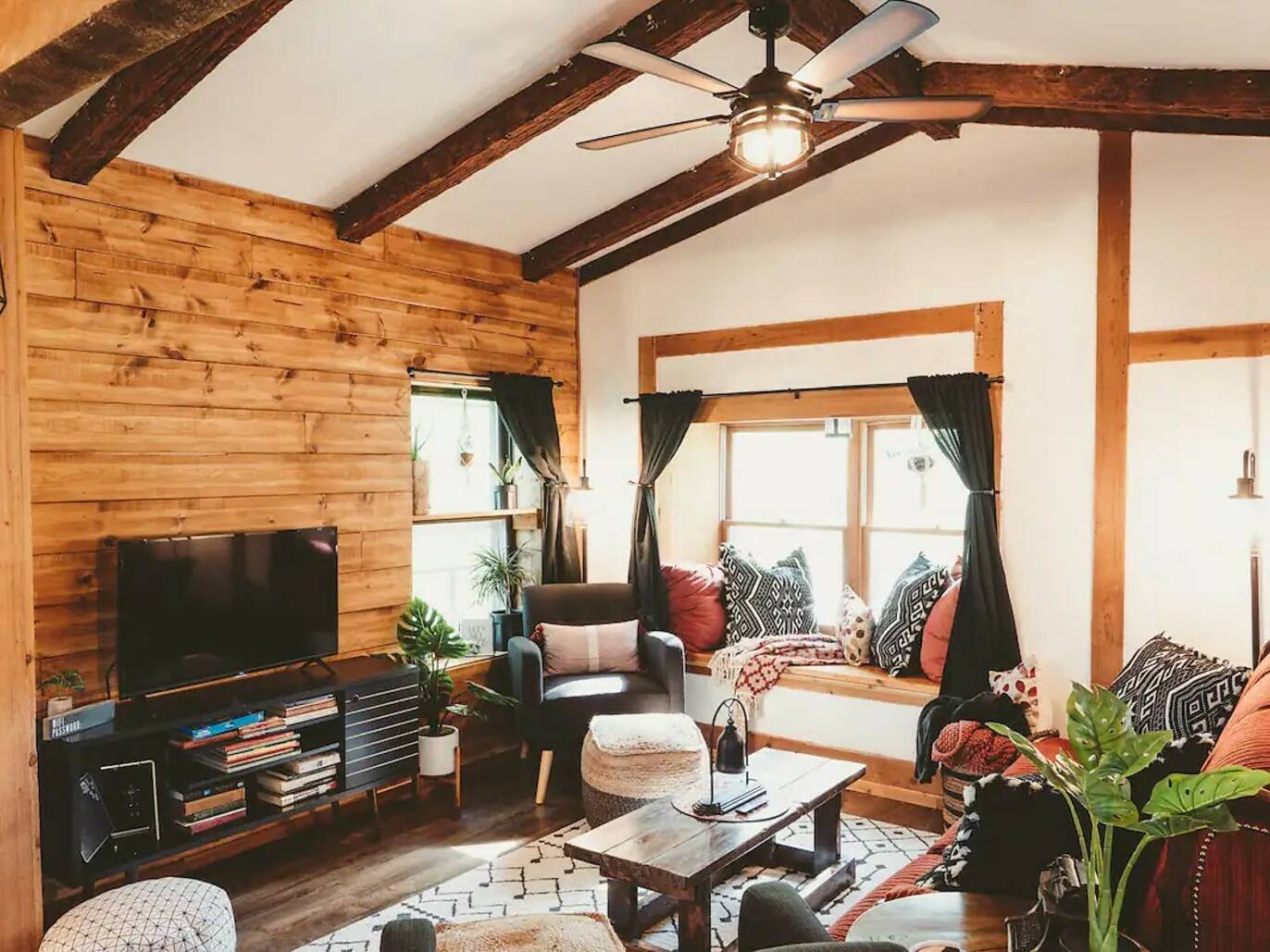 Cabins Near Chicago: 16 Of The Best To Book On Airbnb