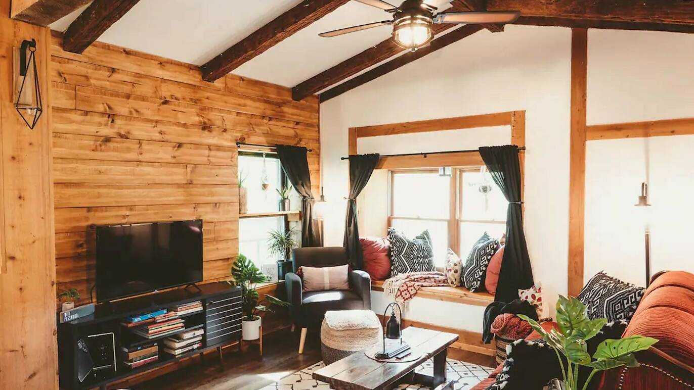 Cabins Near Chicago: 20 of the Best to Book on Airbnb
