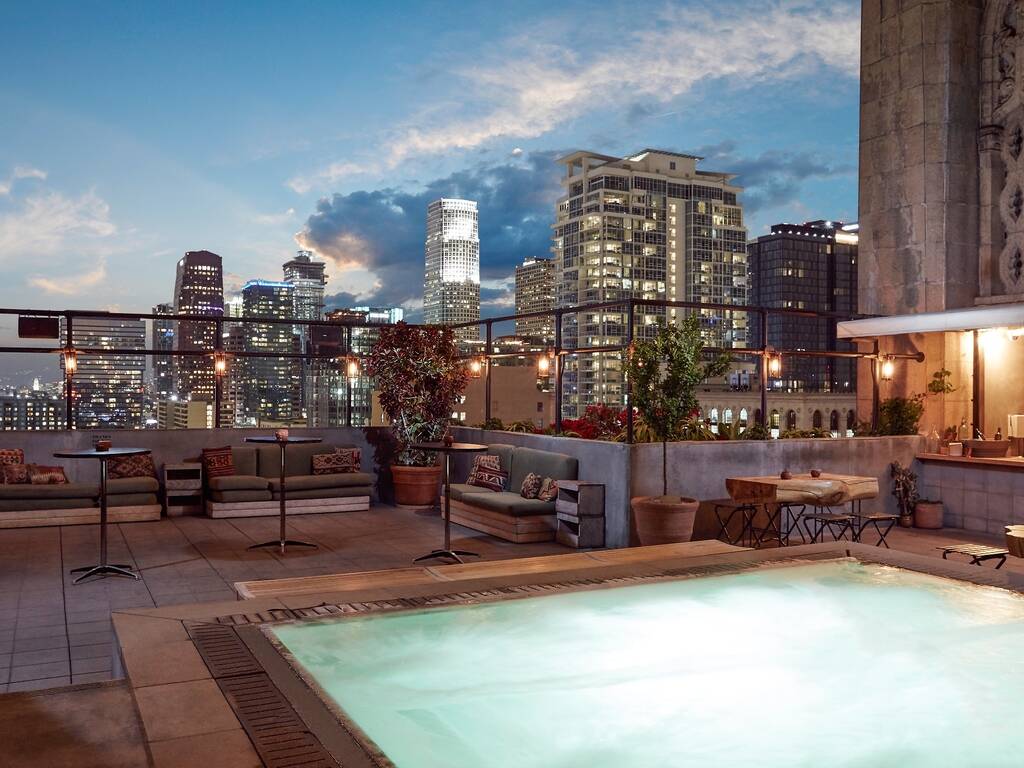 17 Best Rooftop Bars in L.A. for Sweeping Views and Tasty Cocktails