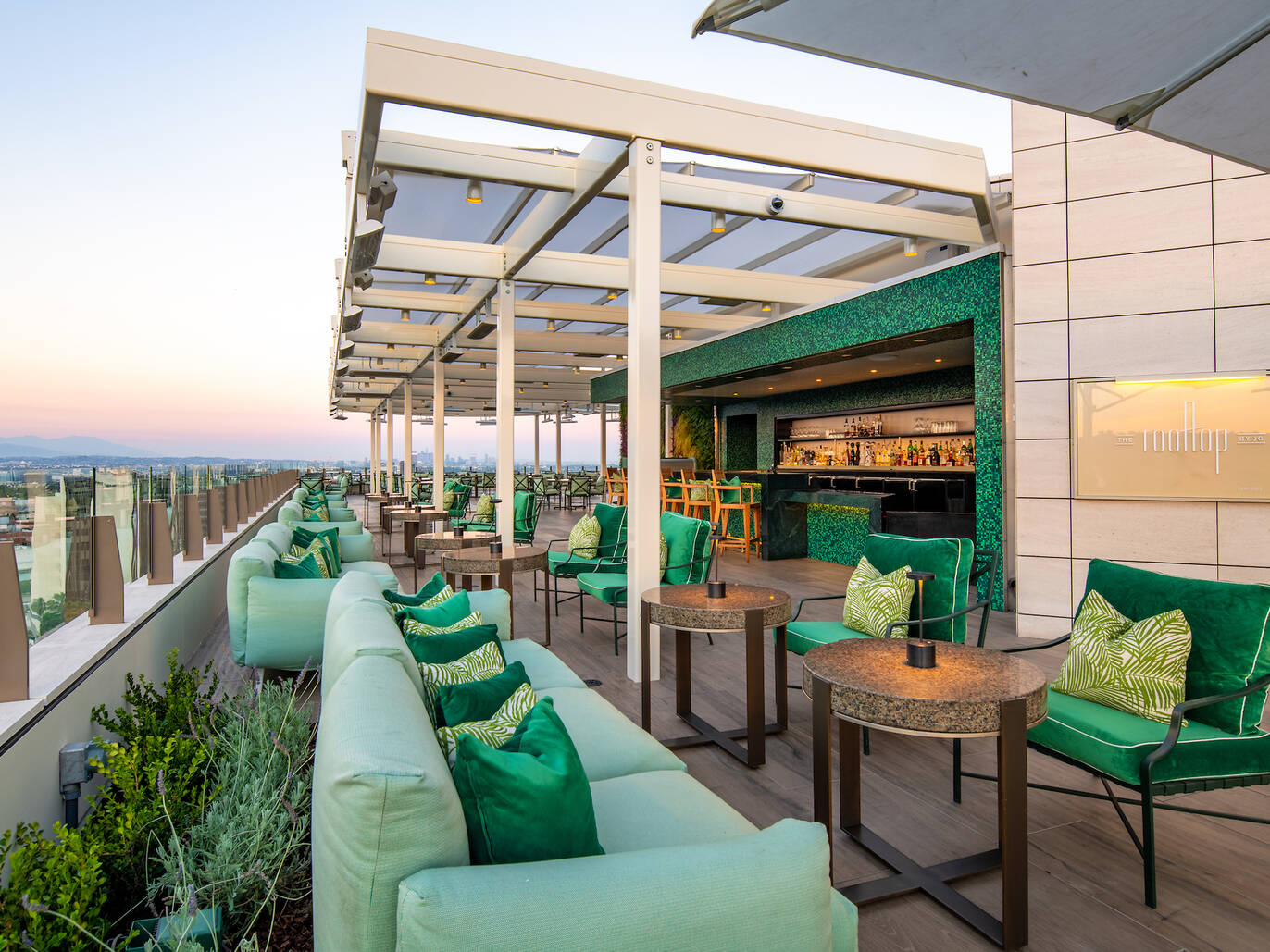 19 Best Rooftop Restaurants For Food as Good as the Views