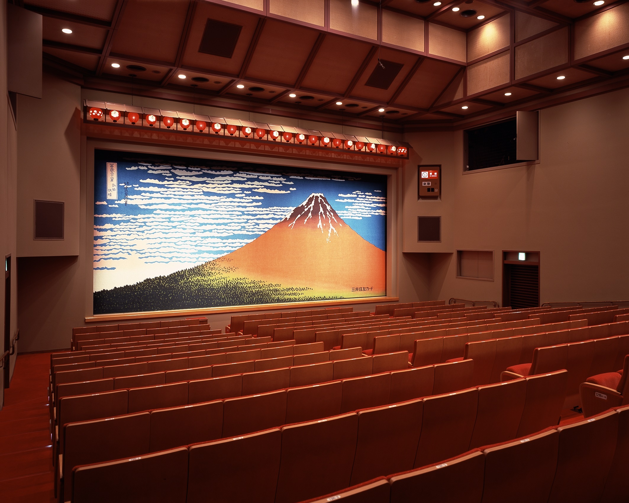 国立演芸場内観