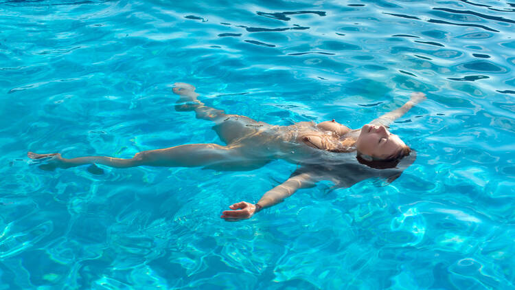 Dia sin bañador piscina de Madrid