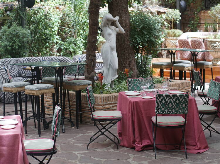 Esta terraza escondida en un palacete del siglo XIX se convierte en nuevo éxito del verano