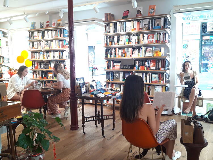 11 cafés-librerías con encanto de Madrid