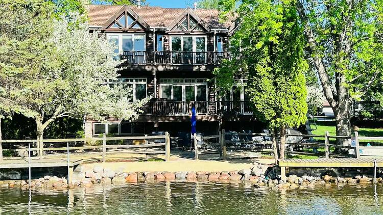 15 Best Lakeside Airbnbs Near Chicago For 2023 | Most Unique Stays Near ...