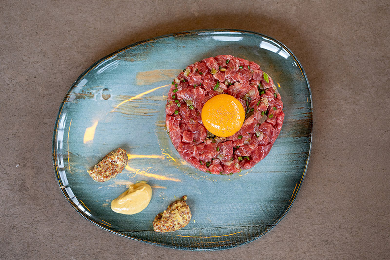 Steak tartar cortado a cuchillo / Luz de Lumbre