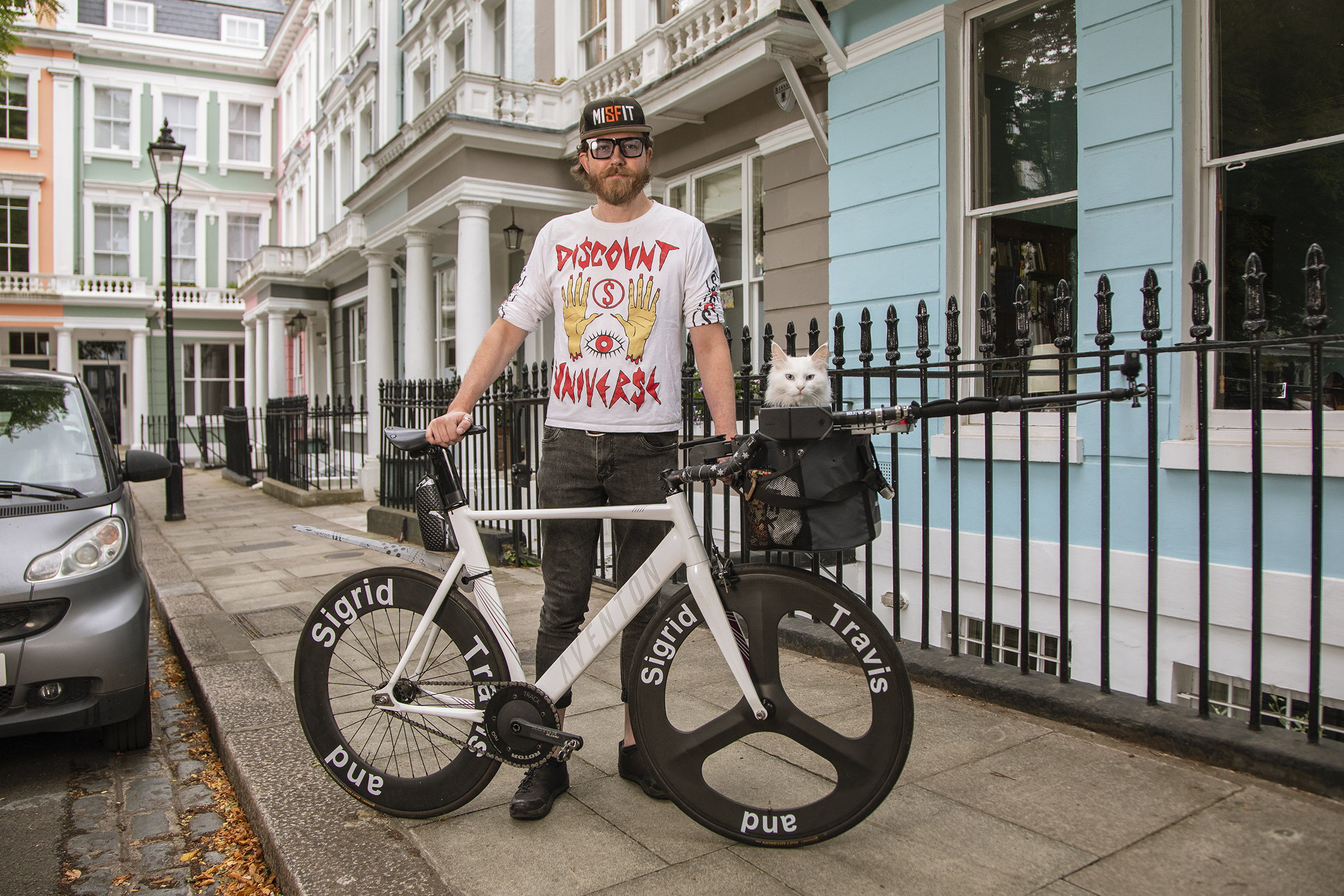 Meet Sigrid, the deaf white cat who's exploring London by bike