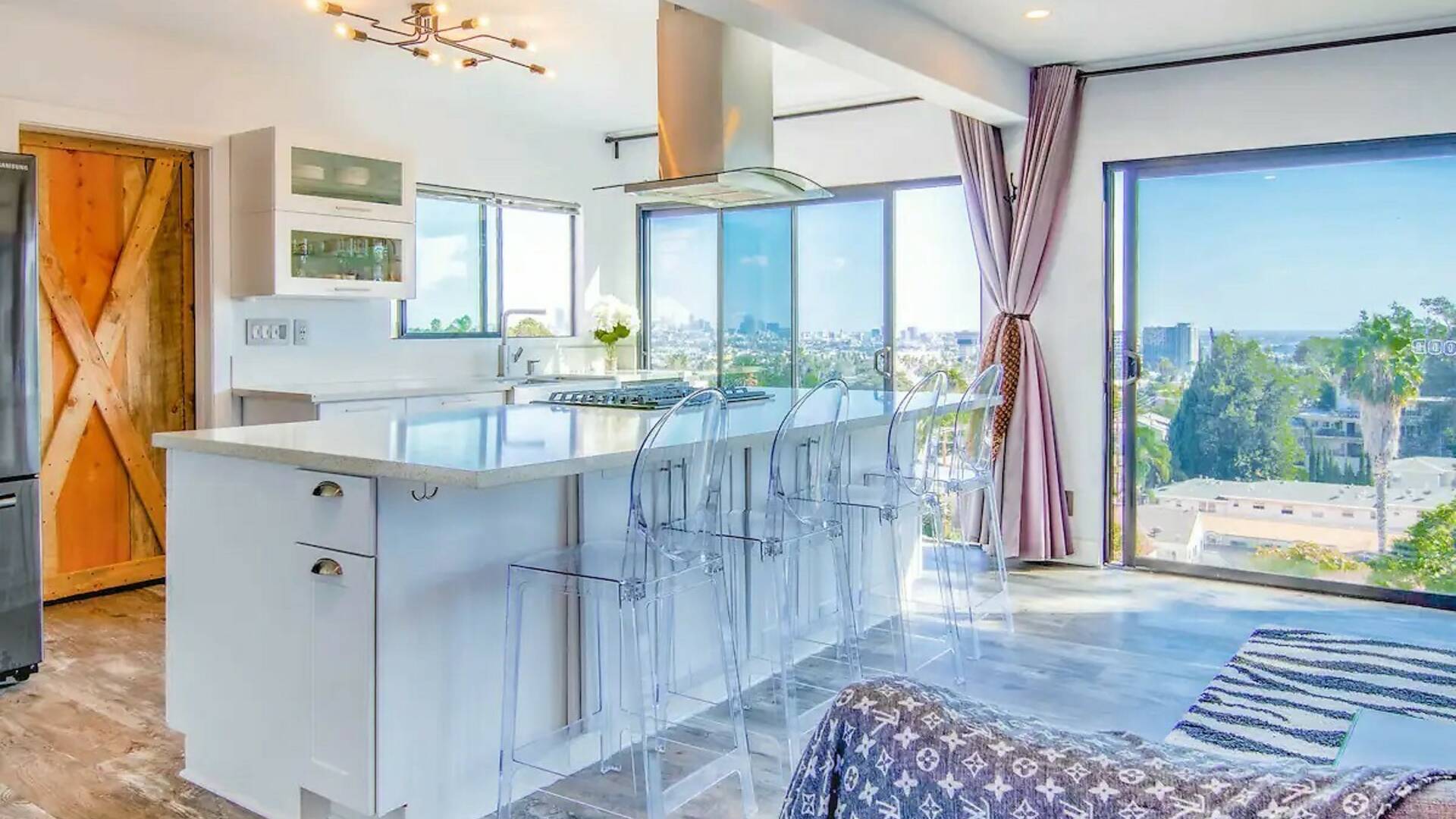Los Angeles Hotels With Penthouse Level photo
