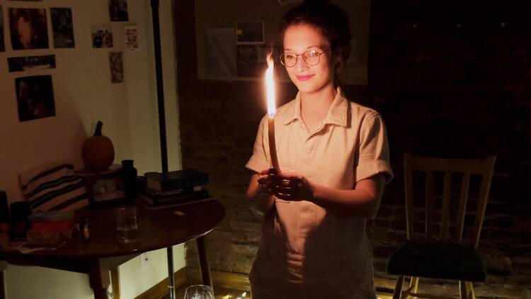 Sarah Sanders in Ashkenazi Seance Sarah Sanders in Ashkenazi Seance