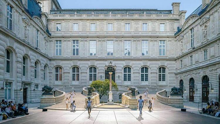 Prendre le pouls du spectacle vivant pendant Paris l’été