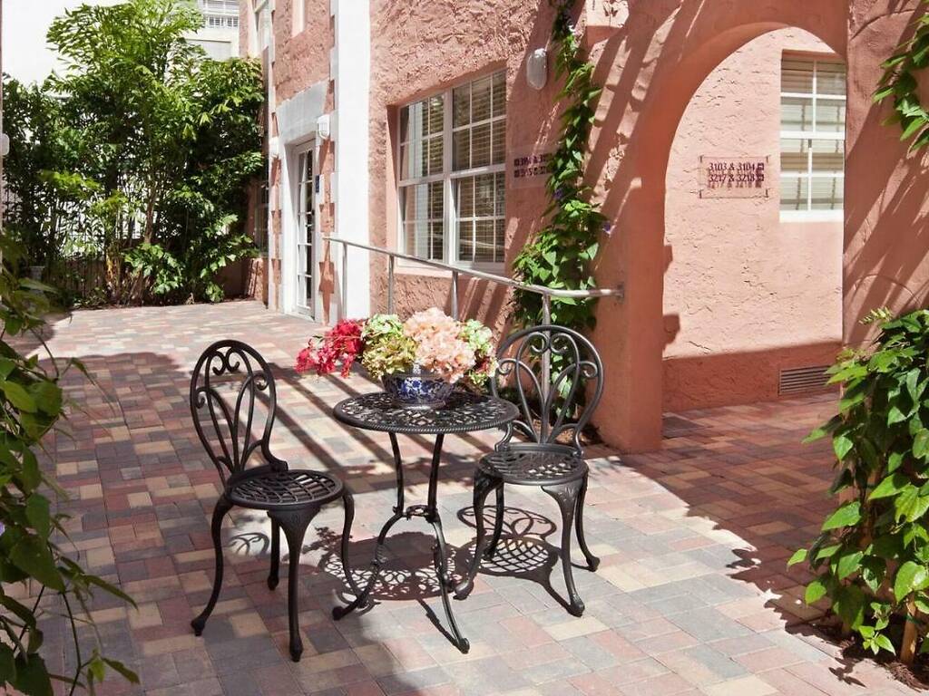 12 Best Romantic Hotels in Miami for 2024