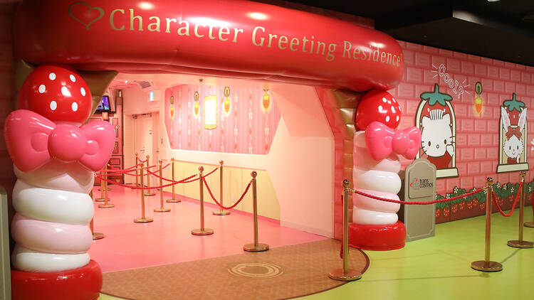 Nothing Can Prepare You For Tokyo's Hello Kitty Theme Park 