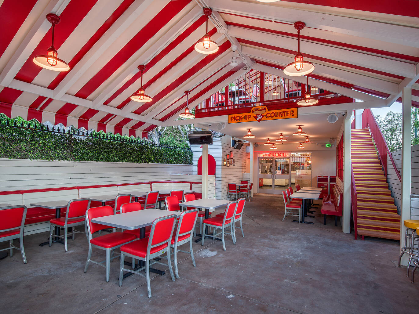 20 DogFriendly Los Angeles Restaurants And Bars For Fun With Fido