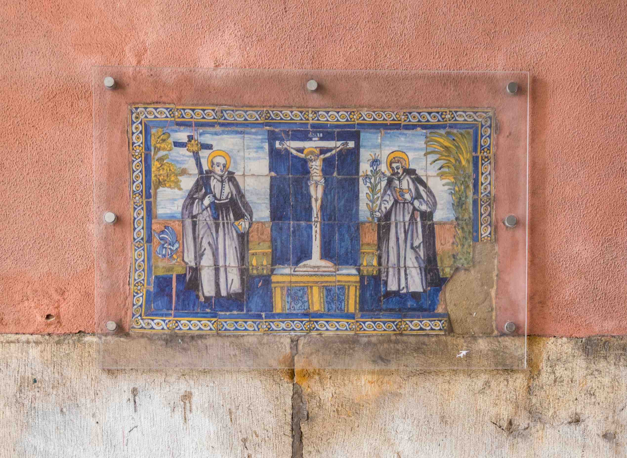 Painel de azulejo polícromo do século XVII no túnel da Porta do Carro
