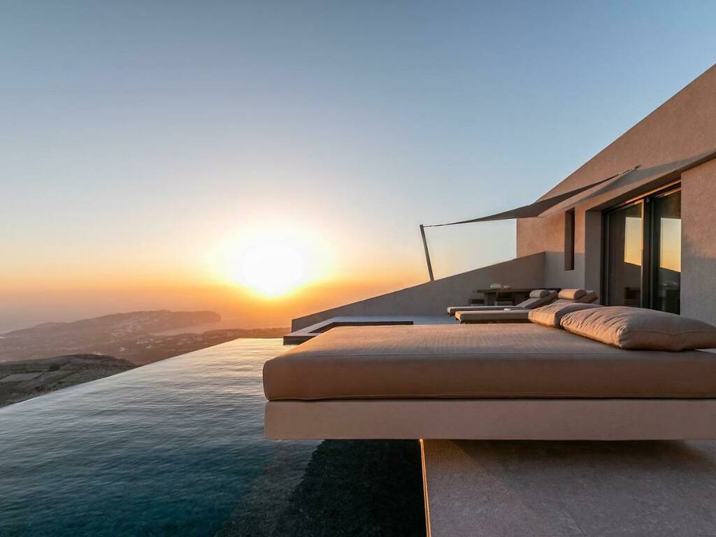 The 16 Best Hotels In Santorini For 2024   Image 