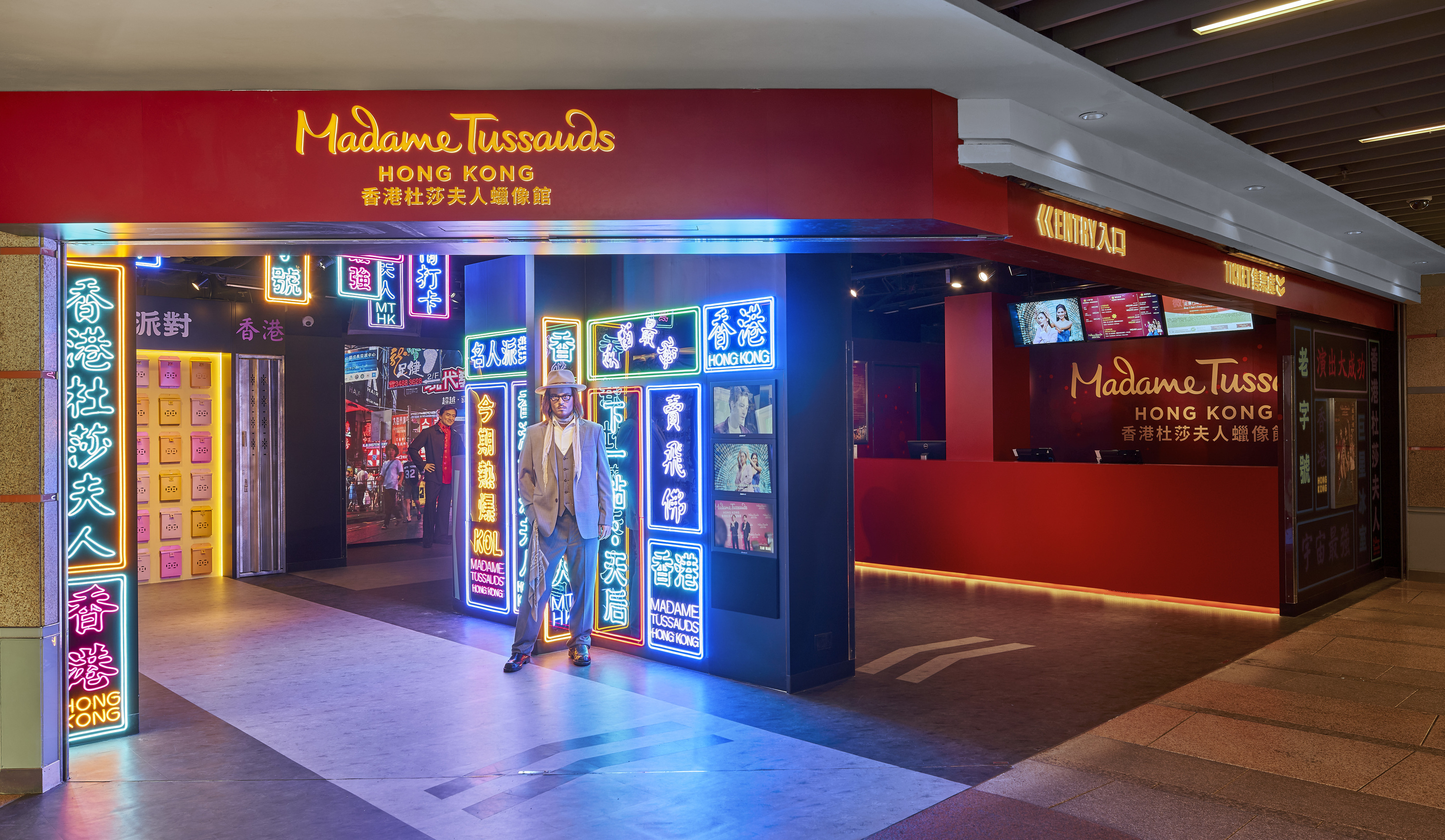 Madame Tussauds Hong Kong Michelle Yeoh Unveils Her Kung Fu Wax Figure
