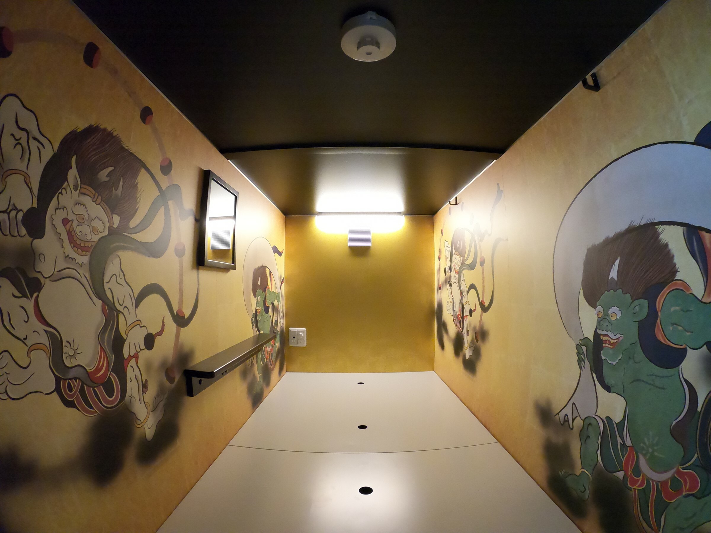 Capsule Hotel Ninja & Geisha