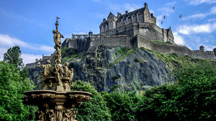 Edinburgh Castle: Guided Tour with Live Guide