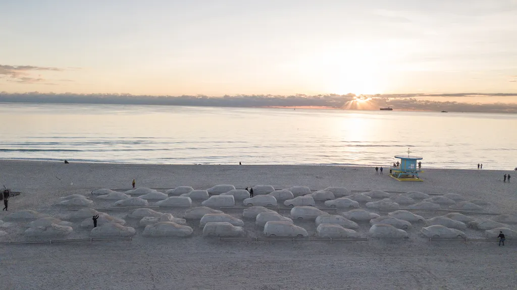 参考画像:Order of Importance, Miami Beach, 2019, courtesy of Leandro Erlich Studio, photo: Steve Kehayias