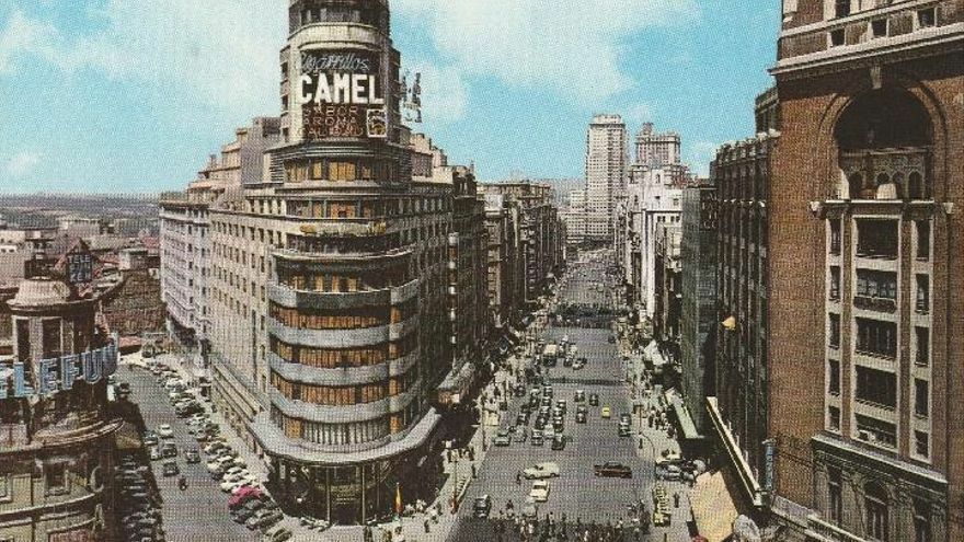 El edificio Carrión, en los años 60 (foto: Todocolección).