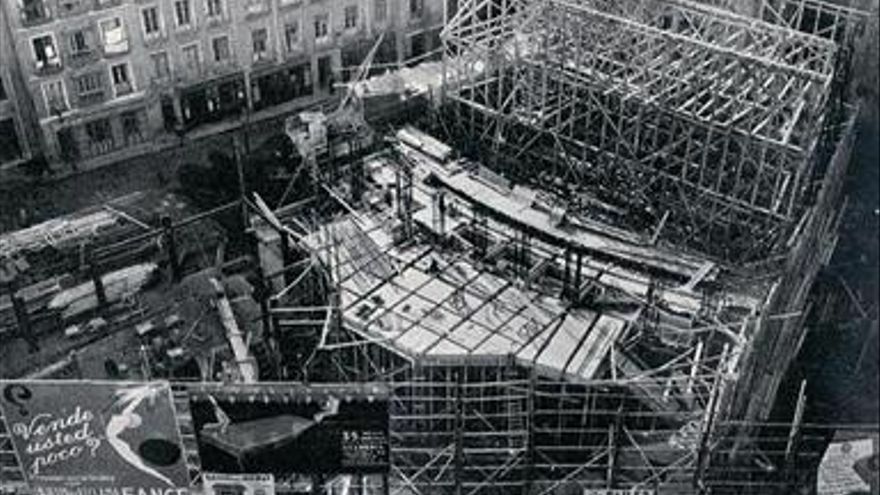 Obras de construcción del Edificio Carrión (foto: Monumentamadrid).