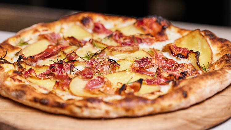 Sugo IT potato ham pizza.