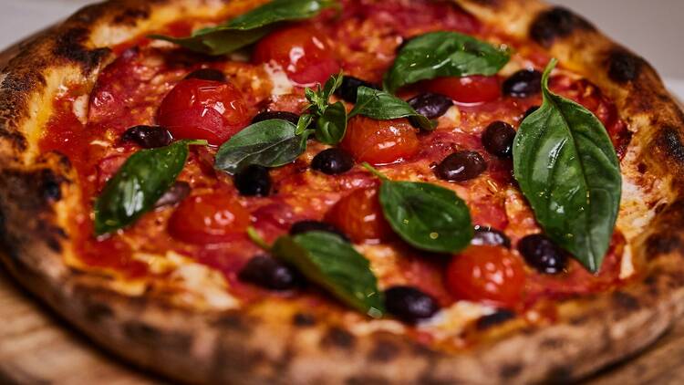 Sugo IT tomato basil olive pizza