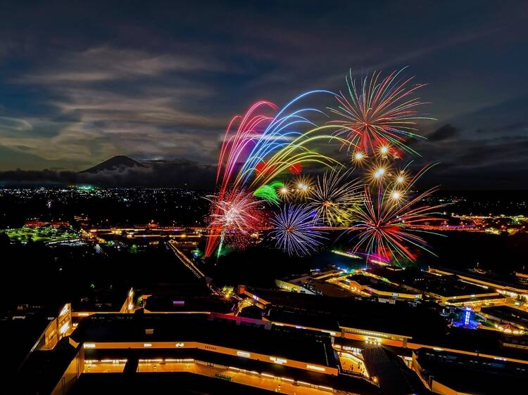 There are weekly fireworks at Gotemba Premium Outlets this summer