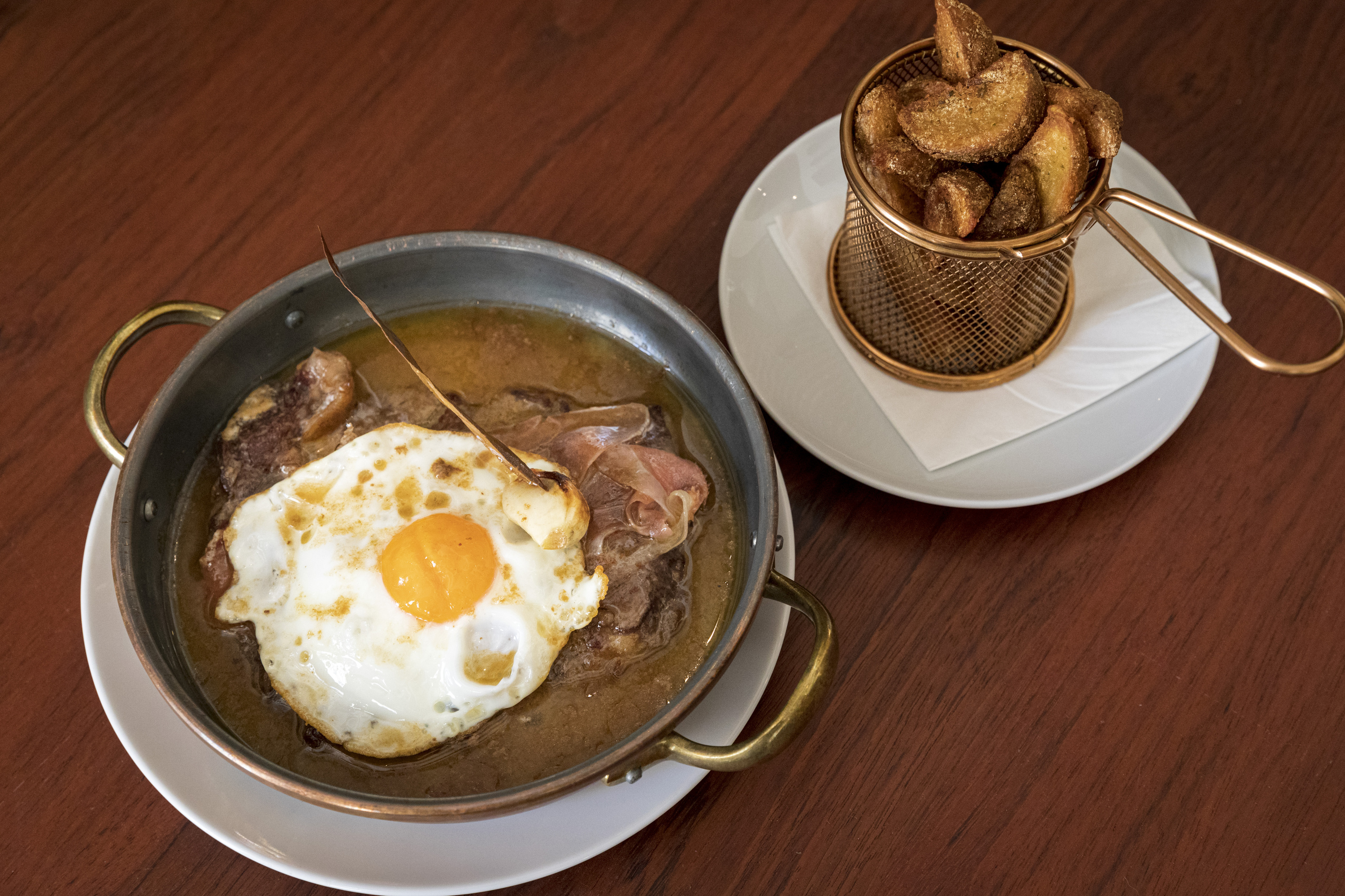 Avenida Restaurant & Bar
