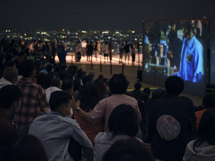 渋谷スカイ屋上で世界の音楽映画を大音量で上映するイベントが開催
