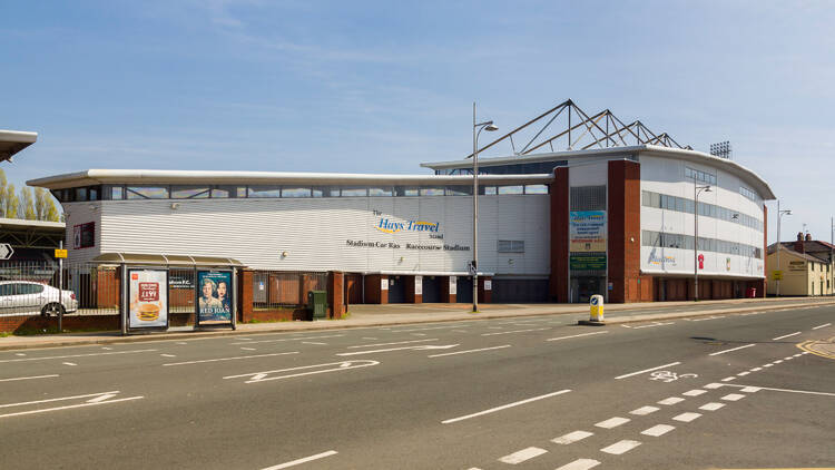 Sing from the terraces at the Racecourse