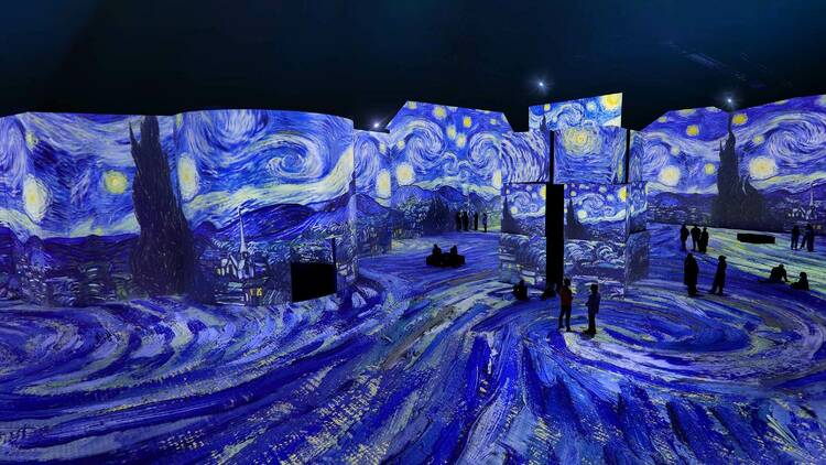 An immersive installation of Van Gogh's 'Starry Night' painting