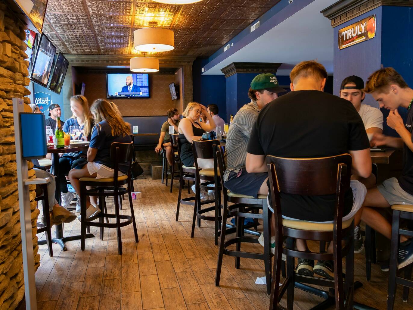 The Best Big Ten Bars in Chicago for Football Season
