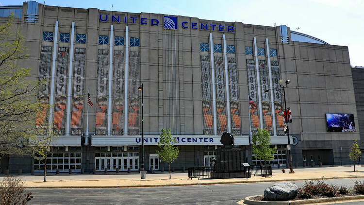 The front of the United Center.