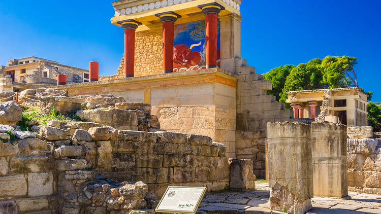 Explore Knossos