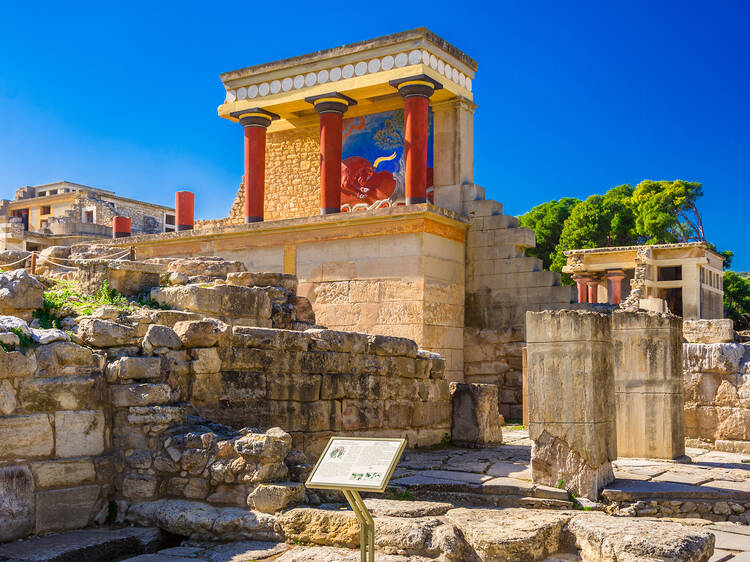 Explore Knossos