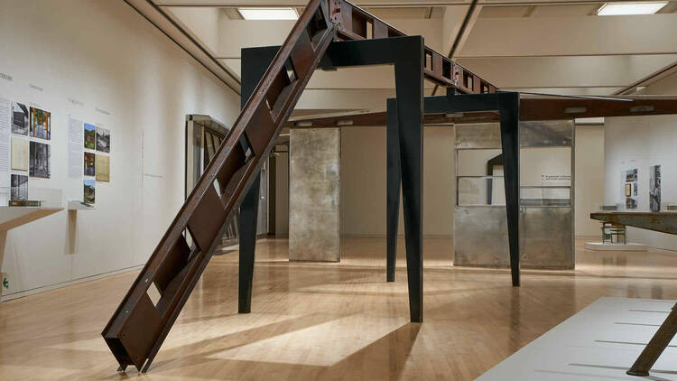 「ジャン・プルーヴェ展　椅子から建築まで」展示風景、東京都現代美術館、2022年 Photo: Osamu Sakamoto 