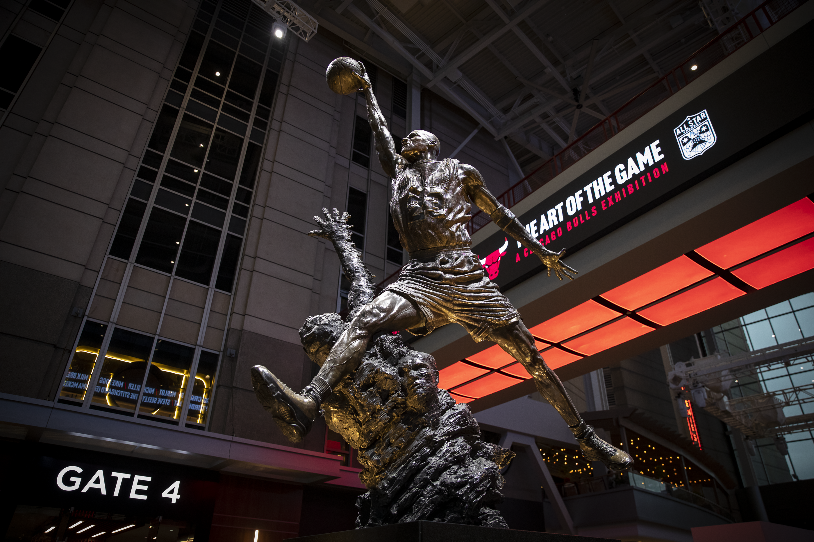 Michael Jordan statue at the United Center