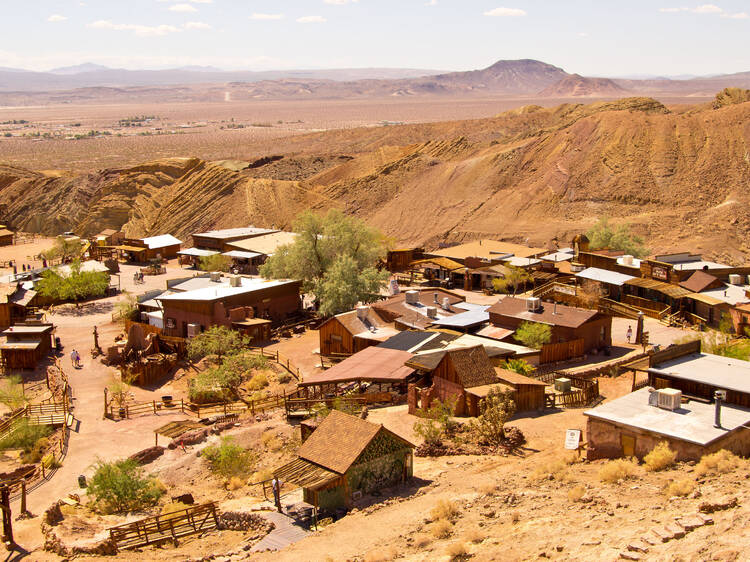 Ghost Towns of America - mapped and photographed