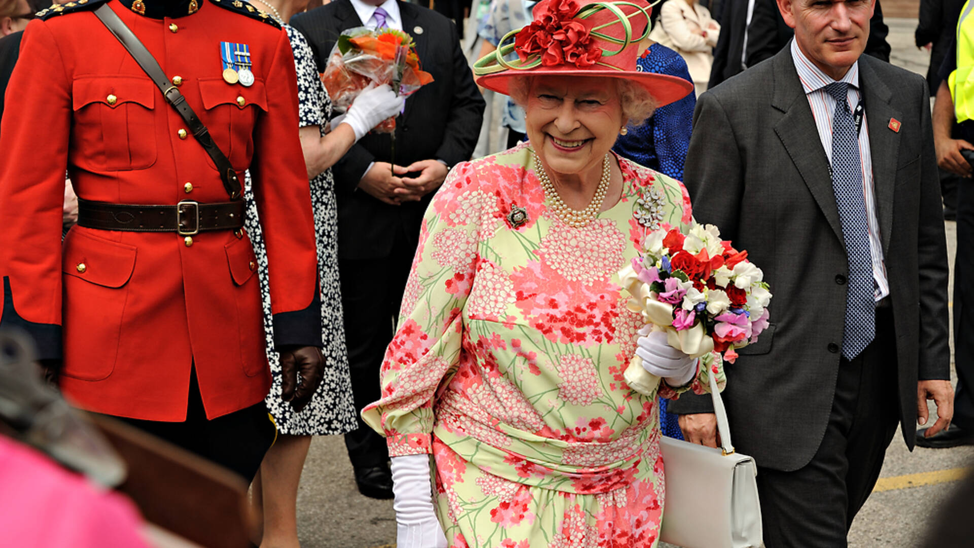 when did queen elizabeth visit prince edward island