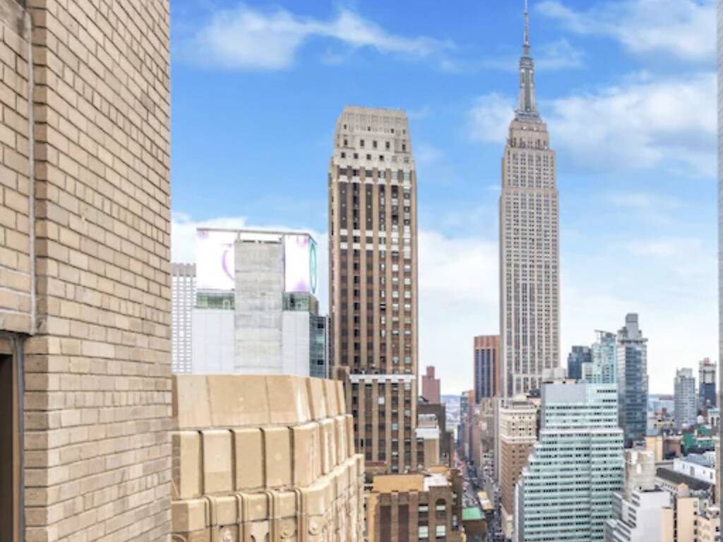 17 Best Hotels With a View in NYC for 2024 | Best Places to Stay in NYC