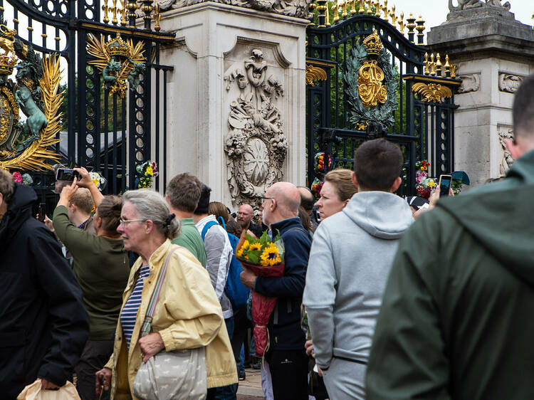 People outside Buckingham Palace